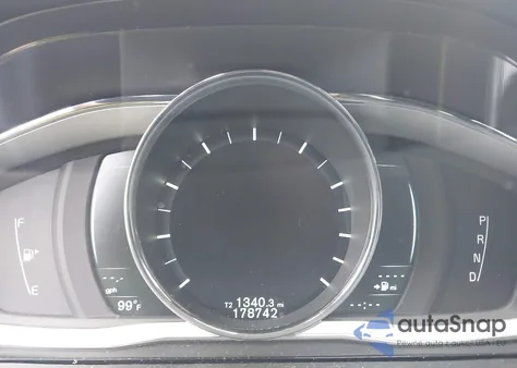 2015 Volvo V60 T5 Premier z USA, uszkodzony, nr VIN YV140MEK5F1266078